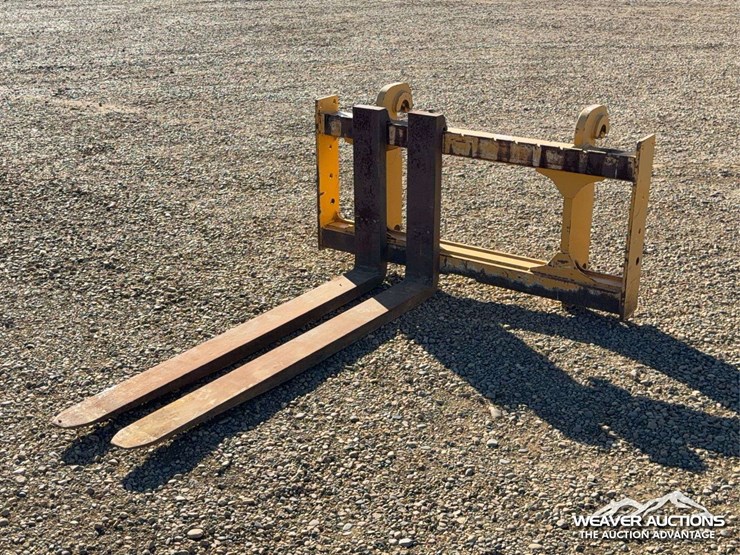brandt-6-ft.-q/c-pallet-forks-image-1
