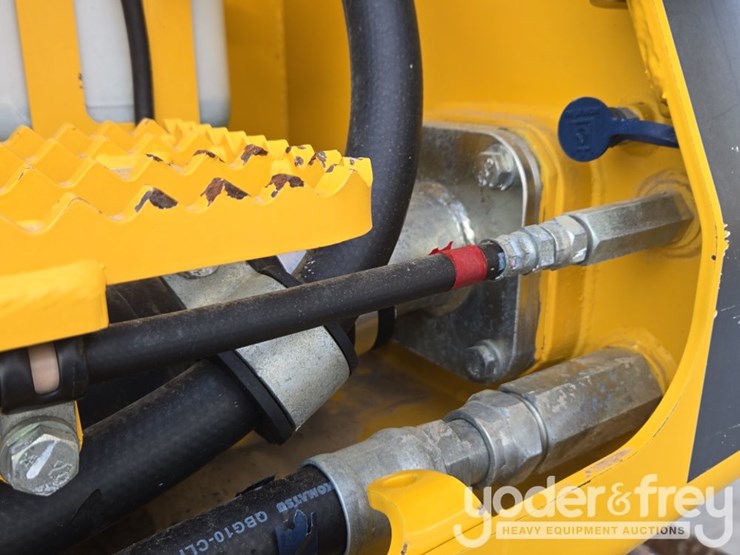 2023-komatsu-d61px-24-image-34