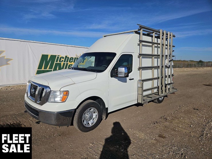 2019-nissan-nv3500hd-image-1