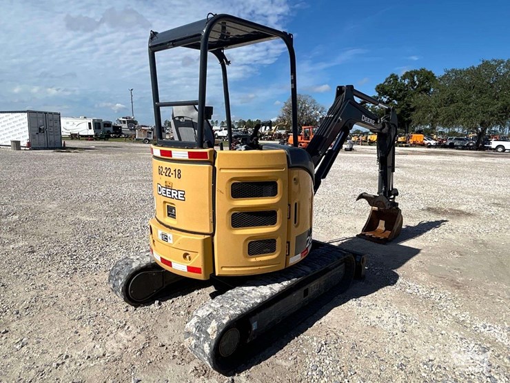 2017-deere-26g-image-3