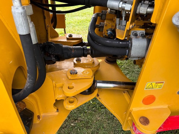 caterpillar-938m-image-24
