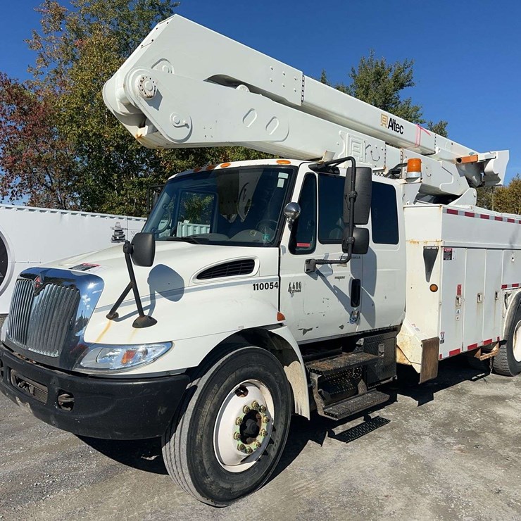 2004 INTERNATIONAL 4400 SBA