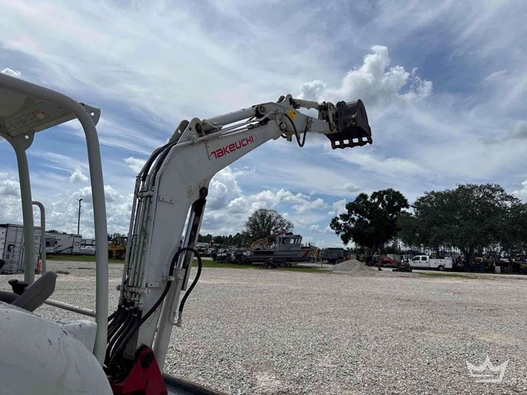 2019-takeuchi-tb235-2-image-28