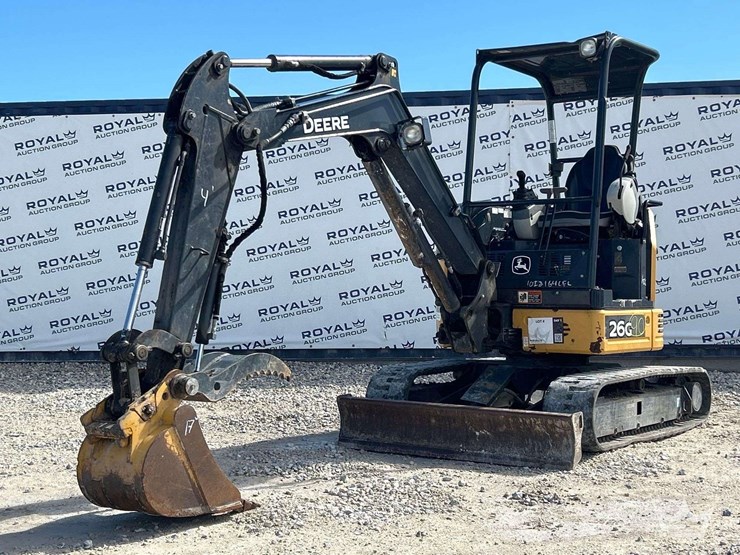 2015-deere-26g-image-1
