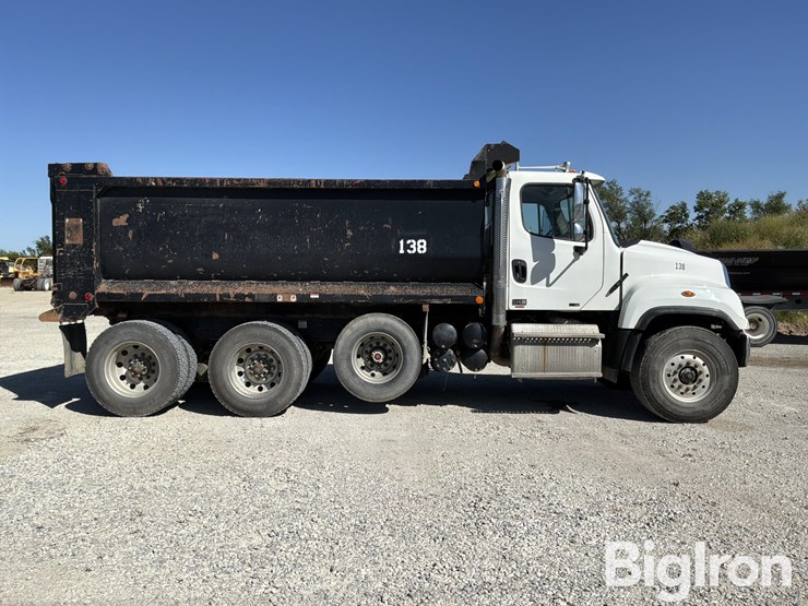 2013-freightliner-114sd-image-4