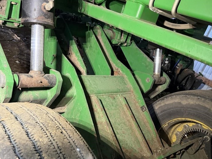 2013-john-deere-db60-image-41