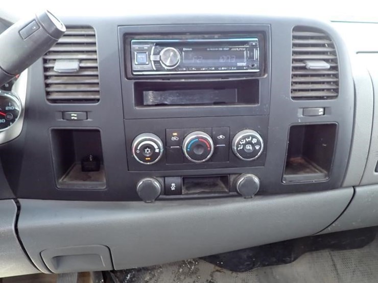 2013-gmc-sierra-2500-image-16