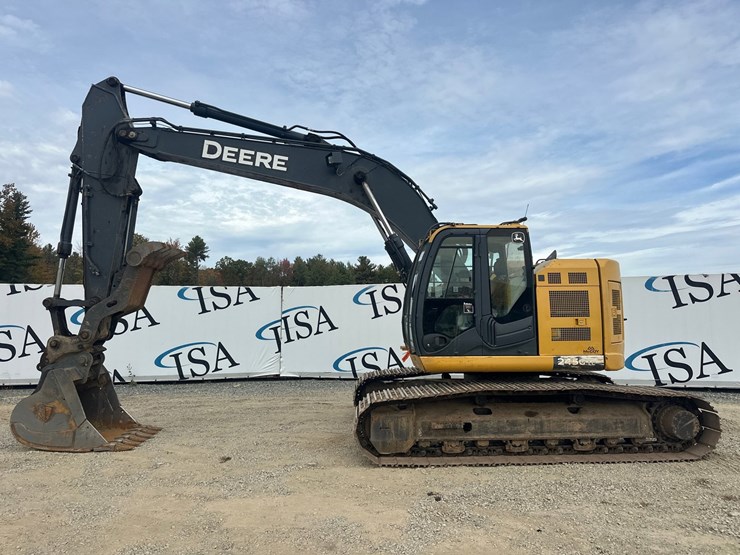 2017-deere-245g-lc-image-2