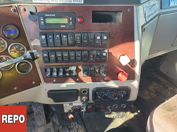 2014-western-star-4900-image-23