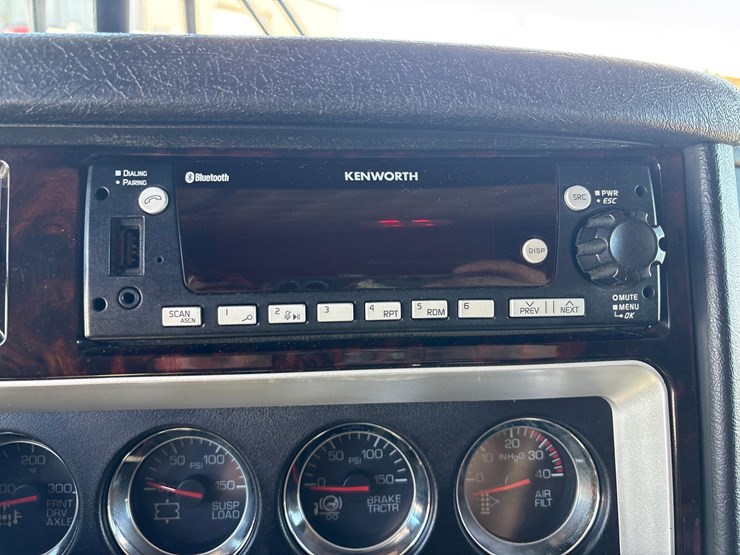 2023-kenworth-w900l-image-81