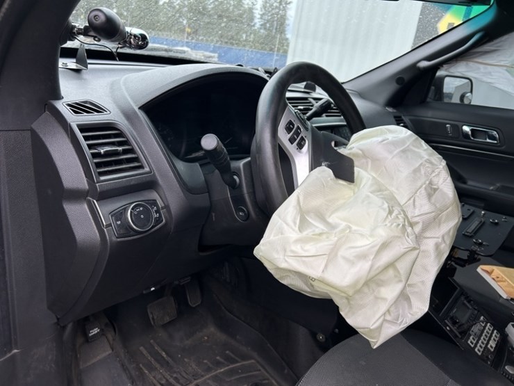 2014-ford-explorer-image-18