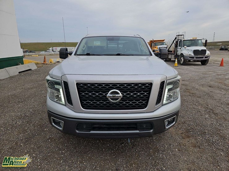 2016-nissan-titan-image-8