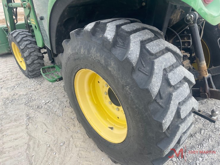 john-deere-3320-image-11