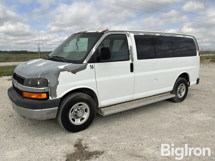 2009-chevrolet-express-g3500-image-1