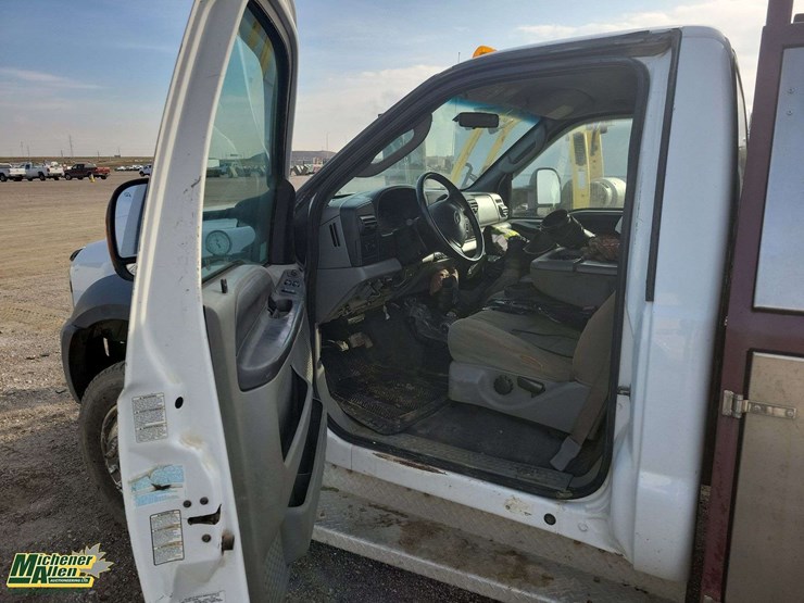 2005-ford-f550-image-11