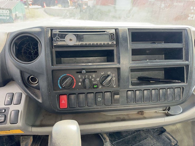 2015-hino-195-image-26