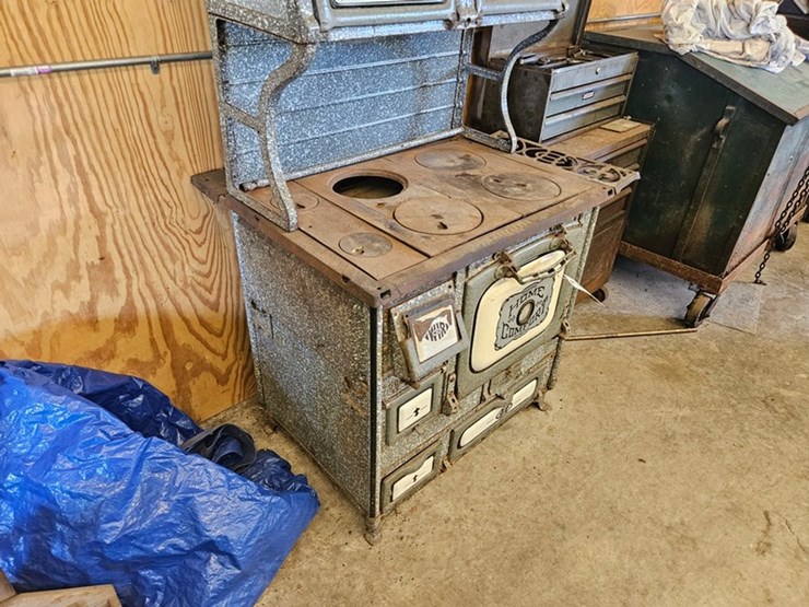 #2517-•-wrought-iron-range-co.-b30-antique-stove-image-2