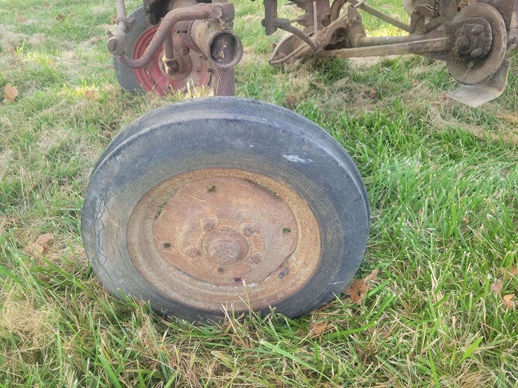 farmall-cub-with-sickle-mower-image-11