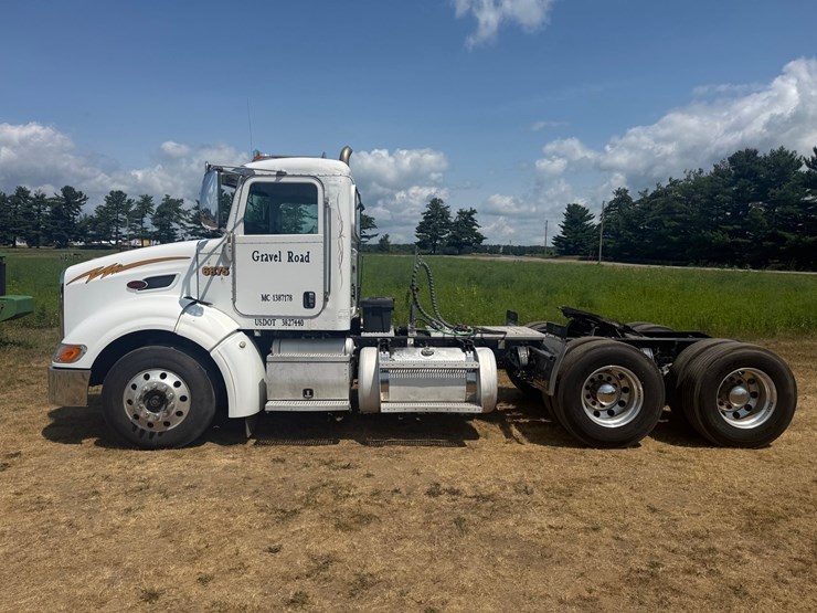 2012-peterbilt-384-image-2