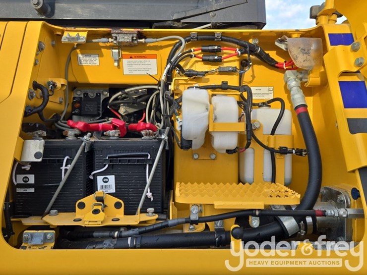 2023-komatsu-d61px-24-image-30