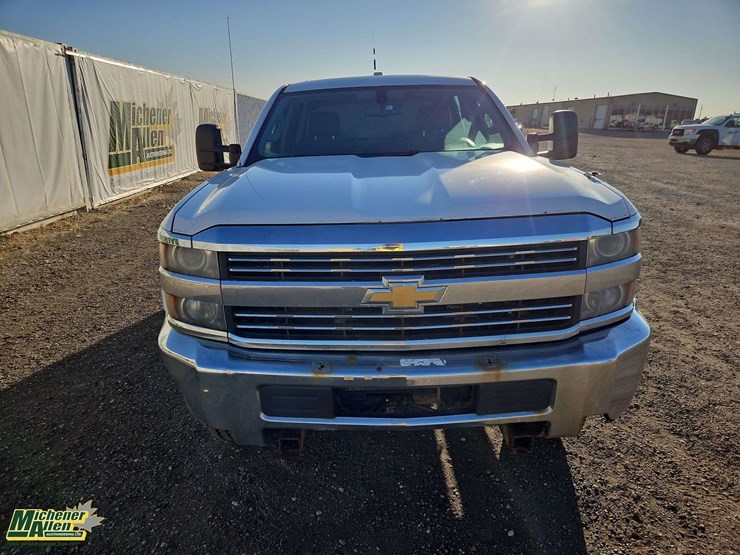 2015-chevrolet-silverado-2500hd-image-8
