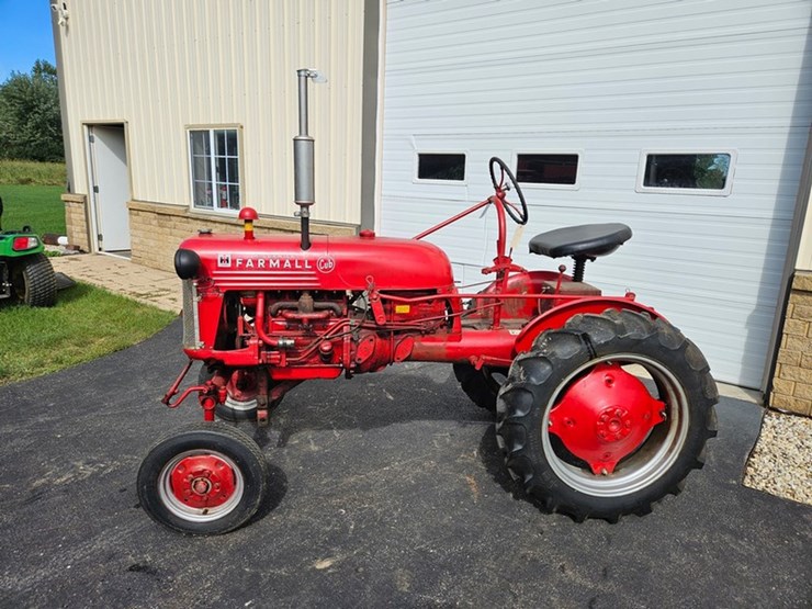 #2508-•-farmall-cub-tractor-image-2