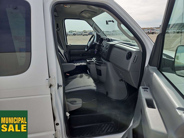 2014-ford-cargo-image-14