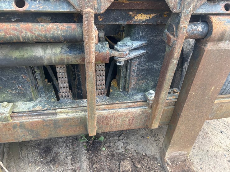 caterpillar-v180-image-60