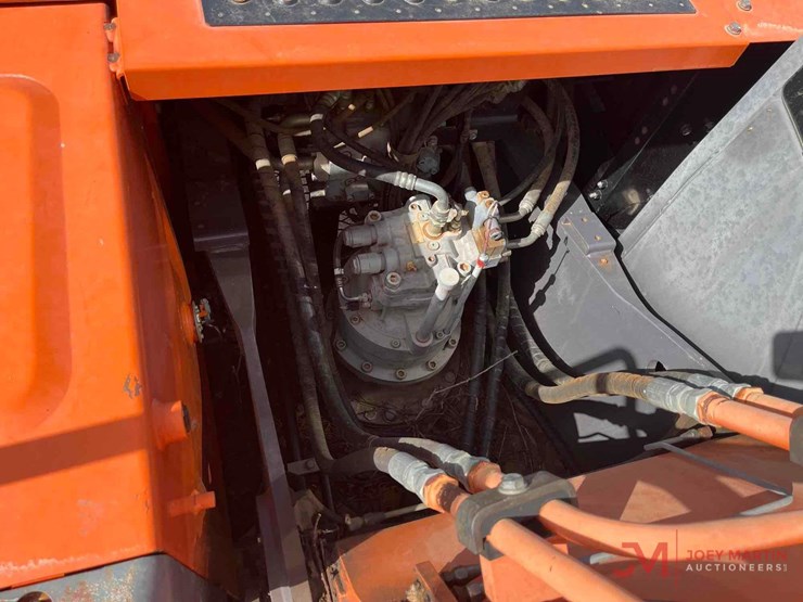 2009-hitachi-zx200lc-3-hydraulic-excavator-image-11