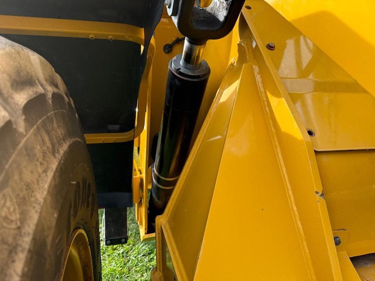 caterpillar-938m-image-41