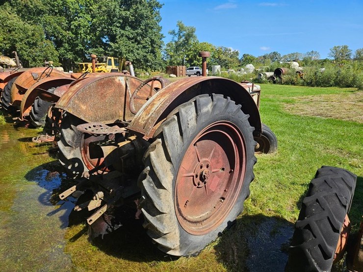 #2526-•-1935-case-cc-tractor-image-5