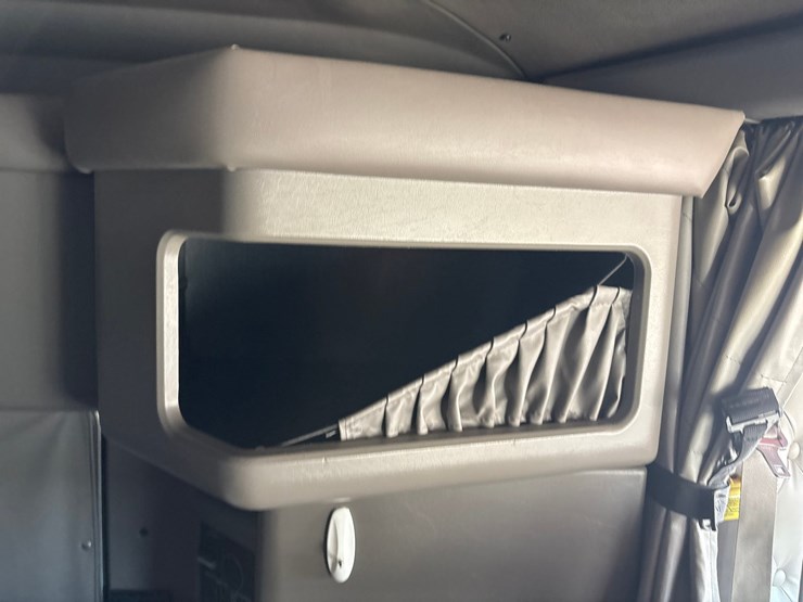2023-kenworth-w900l-image-98