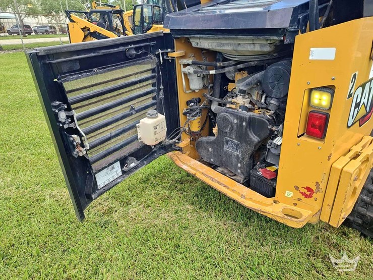 2021-caterpillar-299d3-image-26