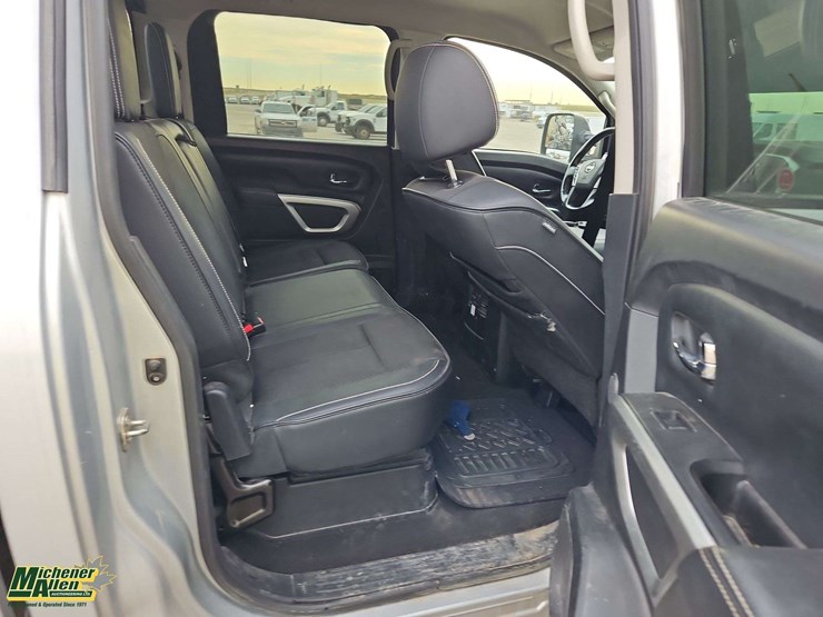 2016-nissan-titan-image-16