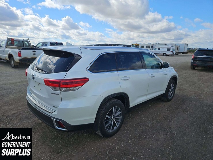 2019-toyota-highlander-hybrid-image-4