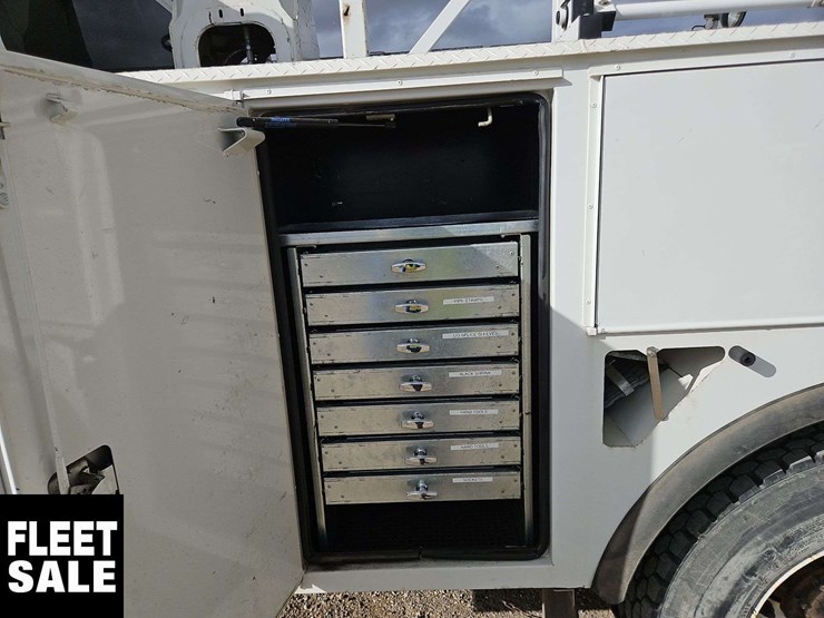 2015-international-durastar-4400-image-26