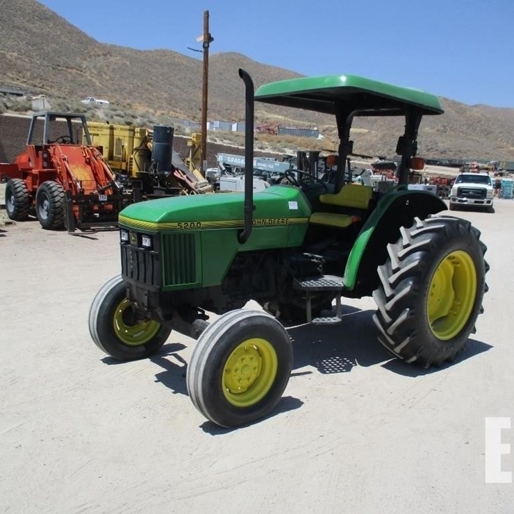 1995 JOHN DEERE 5200