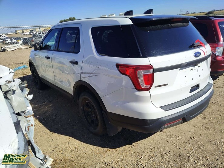 2018-ford-explorer-image-3
