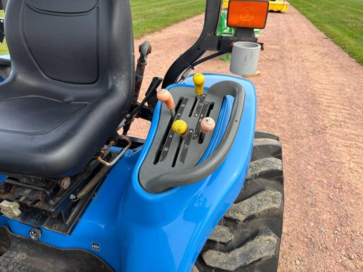 new-holland-tc25d-image-36