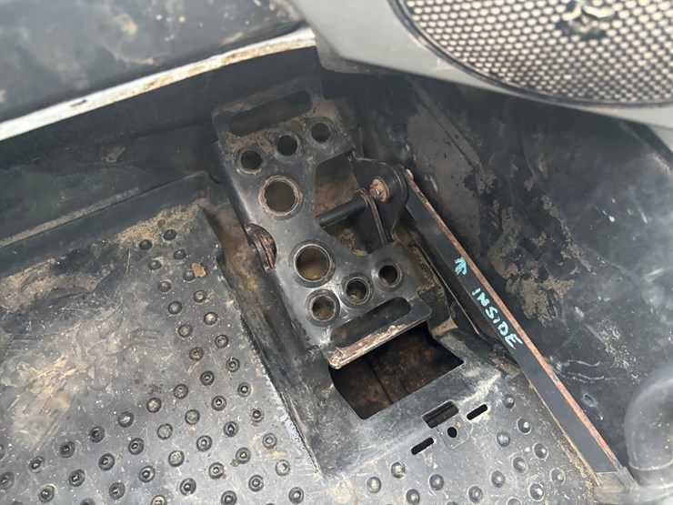 2015-bobcat-t770-image-45