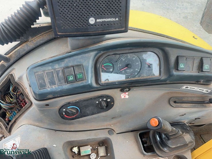 new-holland-b95-image-22