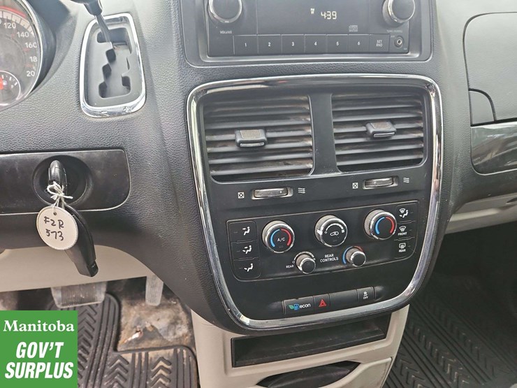 2012-dodge-grand-caravan-sxt-image-18