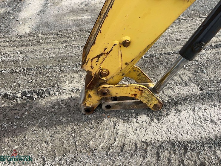 new-holland-b95b-image-18