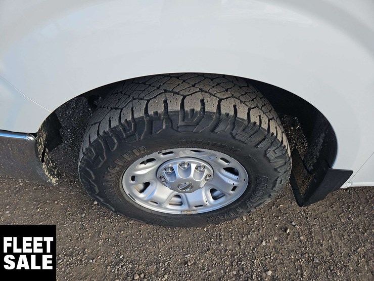 2019-nissan-nv3500hd-image-8
