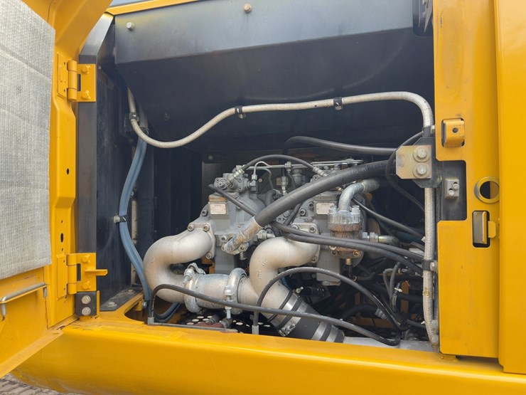 2016-deere-300g-lc-image-32