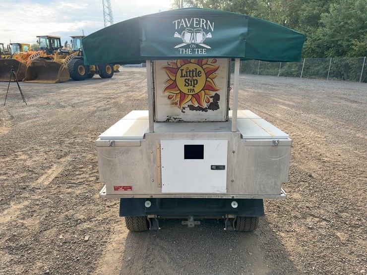 club-car-turf-ii-beverage-cart-image-4