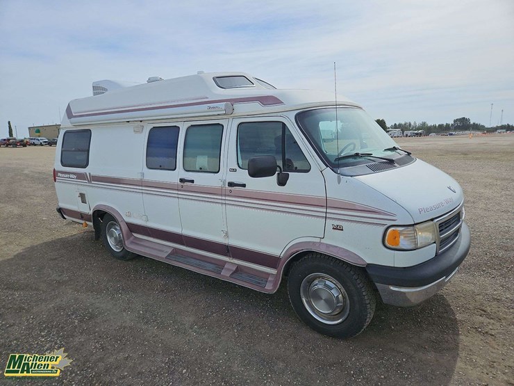 1995-dodge-ram-van-image-2
