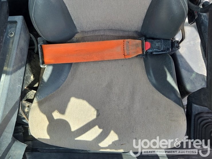 2019-deere-744k-image-61