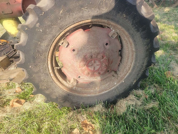 farmall-b-with-woods-belly-mower-image-13