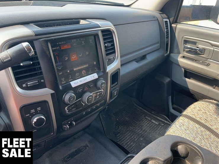 2015-dodge-3500-image-18